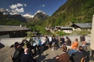 Impressionen vom Burnout-Seminar: Meeting auf der Terrasse Hotel Steinerwirt in Lofer - Seminar mit Kai Romhardt <span>© Foto Walter, Grieskirchen</span>